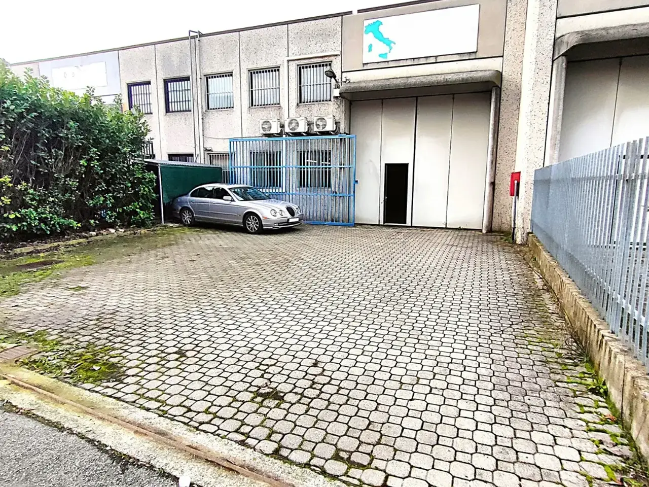 Capannone in Via Saronno 121, Caronno Pertusella, {3} - Foto 1