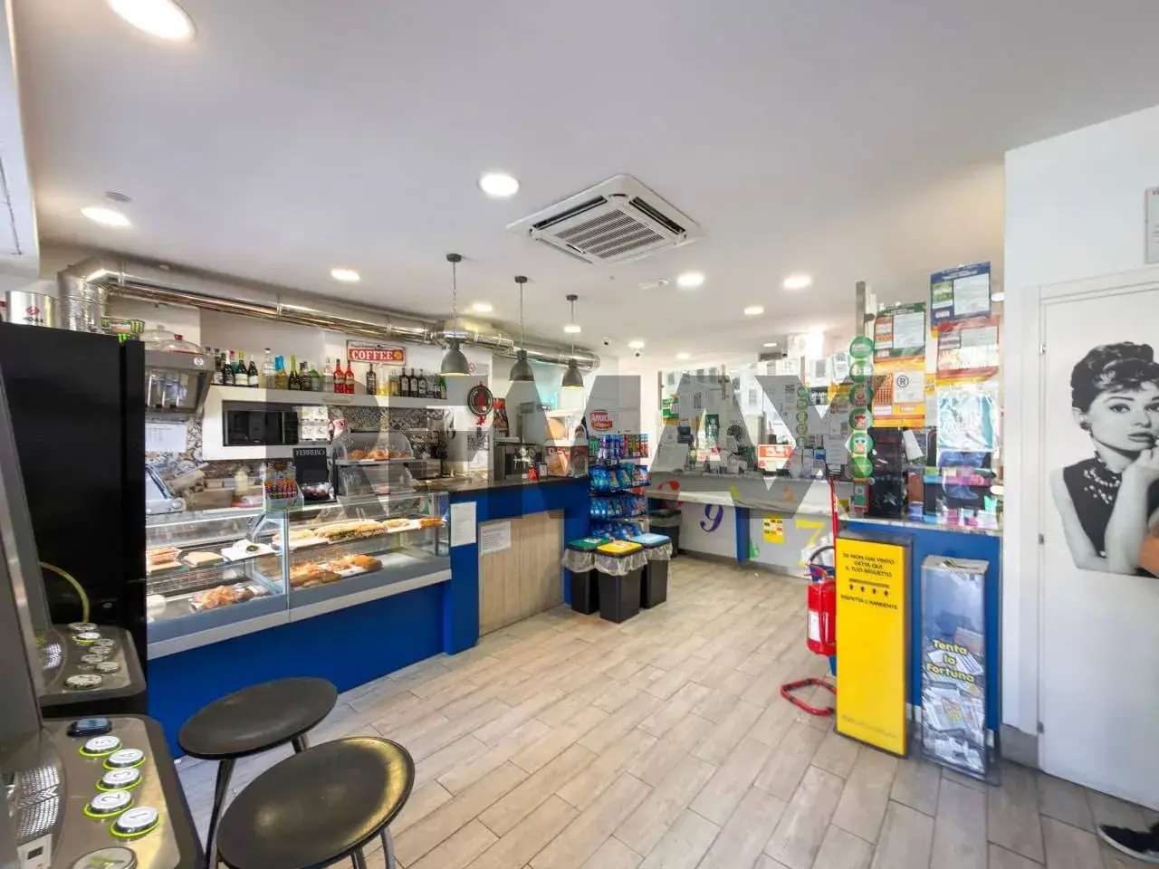 Esercizio commerciale in Via Duca della Verdura 45/47, Palermo, {3} - Foto 1