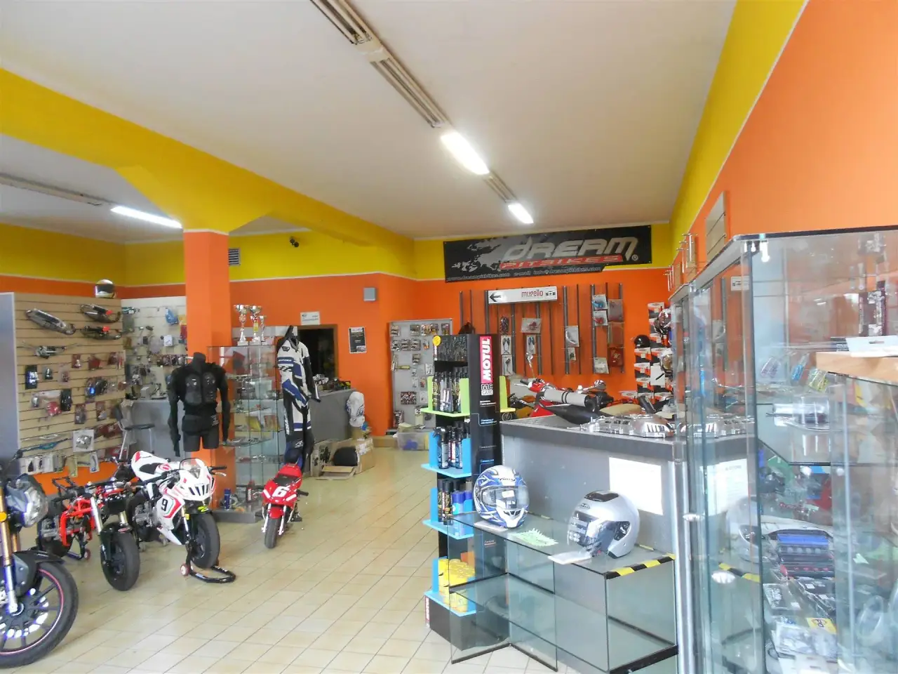 Esercizio commerciale in , Agliana, {3} - Foto 1
