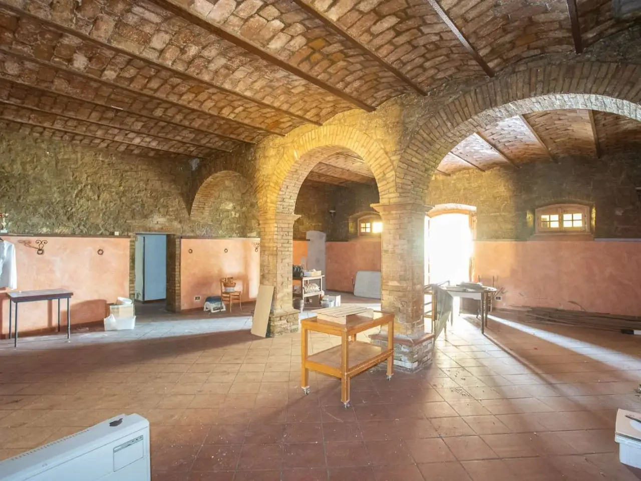 Negozio in Frazione San Gregorio  36, Assisi, {3} - Foto 1