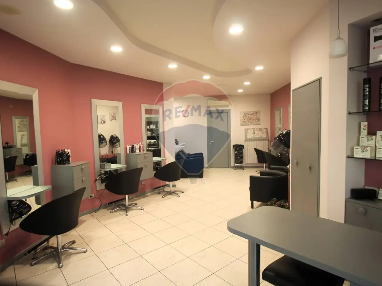 Esercizio commerciale in , Cavriglia, {3} - Foto 1