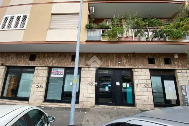 Negozio in Viale Irpinia, Roma - Foto 1