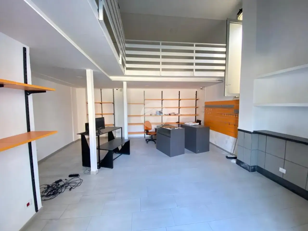 Negozio in Via Nuova Poggioreale 157, Napoli, {3} - Foto 1