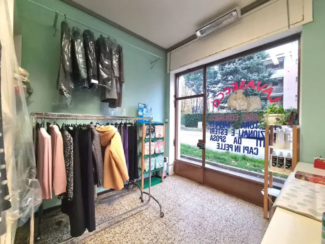 Lavanderia - Tintoria in Via Sempione 232, San Vittore Olona, {3} - Foto 1