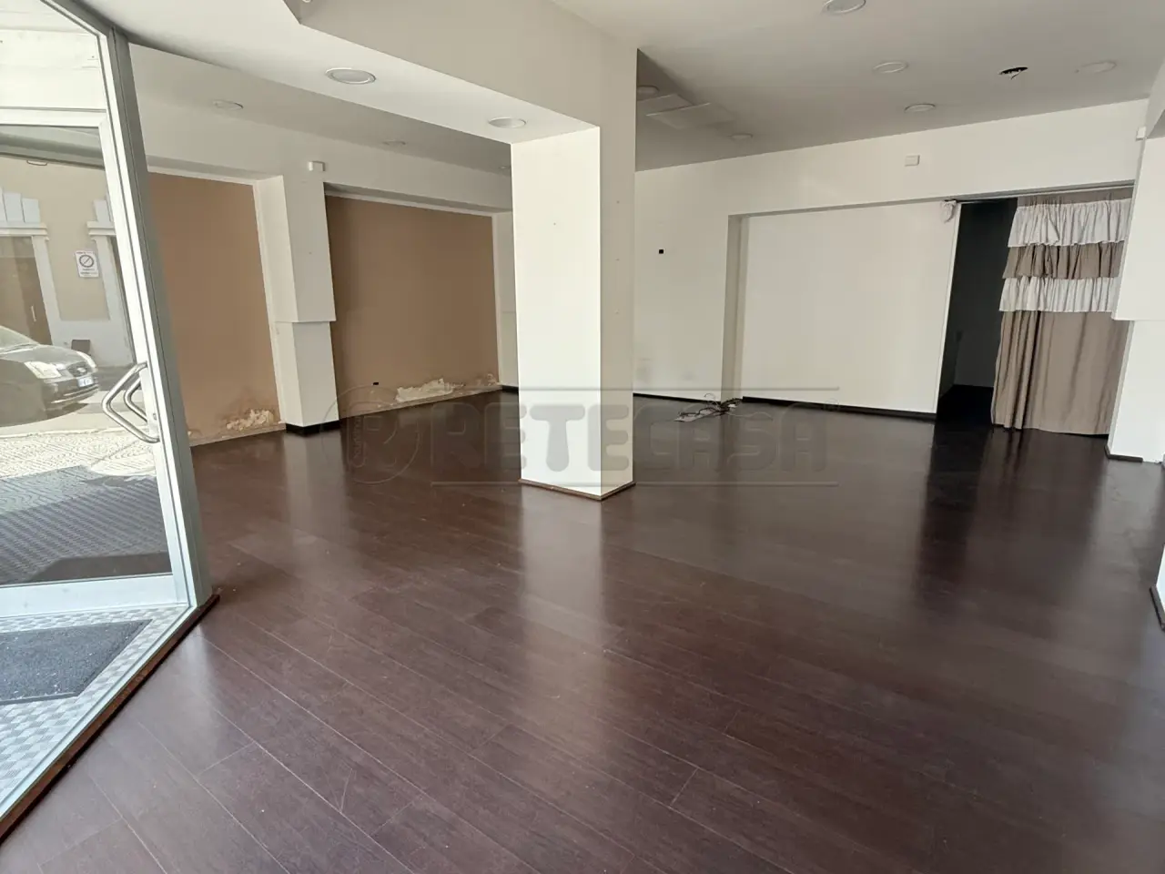 Palazzina commerciale in Piazza Giuseppe Mazzini 16, Nardo', {3} - Foto 1