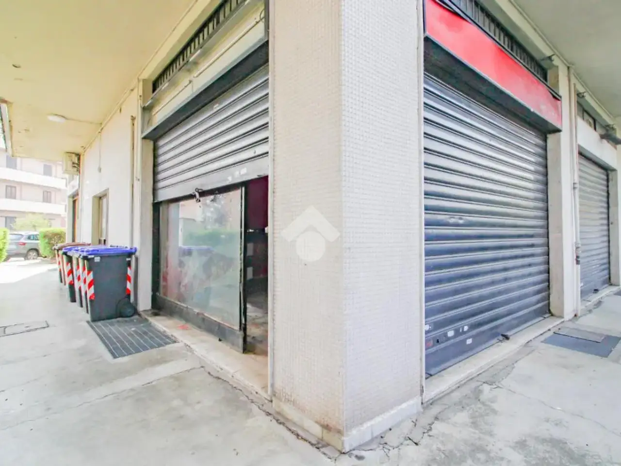 Negozio in Viale Fratelli Cervi 19, San Giuliano Milanese, {3} - Foto 1