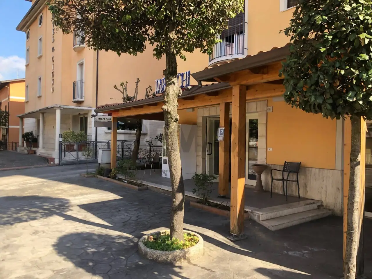 Esercizio commerciale in Via Firenze 86, Perugia, {3} - Foto 2