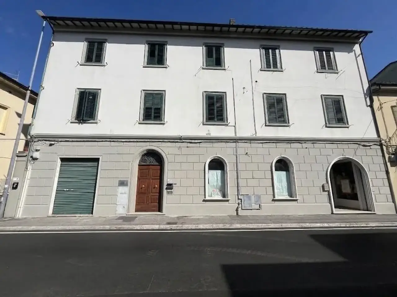 Locale commerciale in a Vittorio Veneto 62, Pontedera, {3} - Foto 2