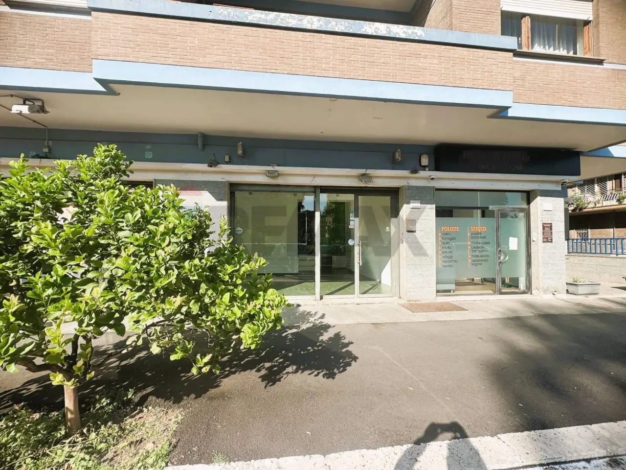 Negozio in Via Isole del Capo Verde 212, Roma, {3} - Foto 2