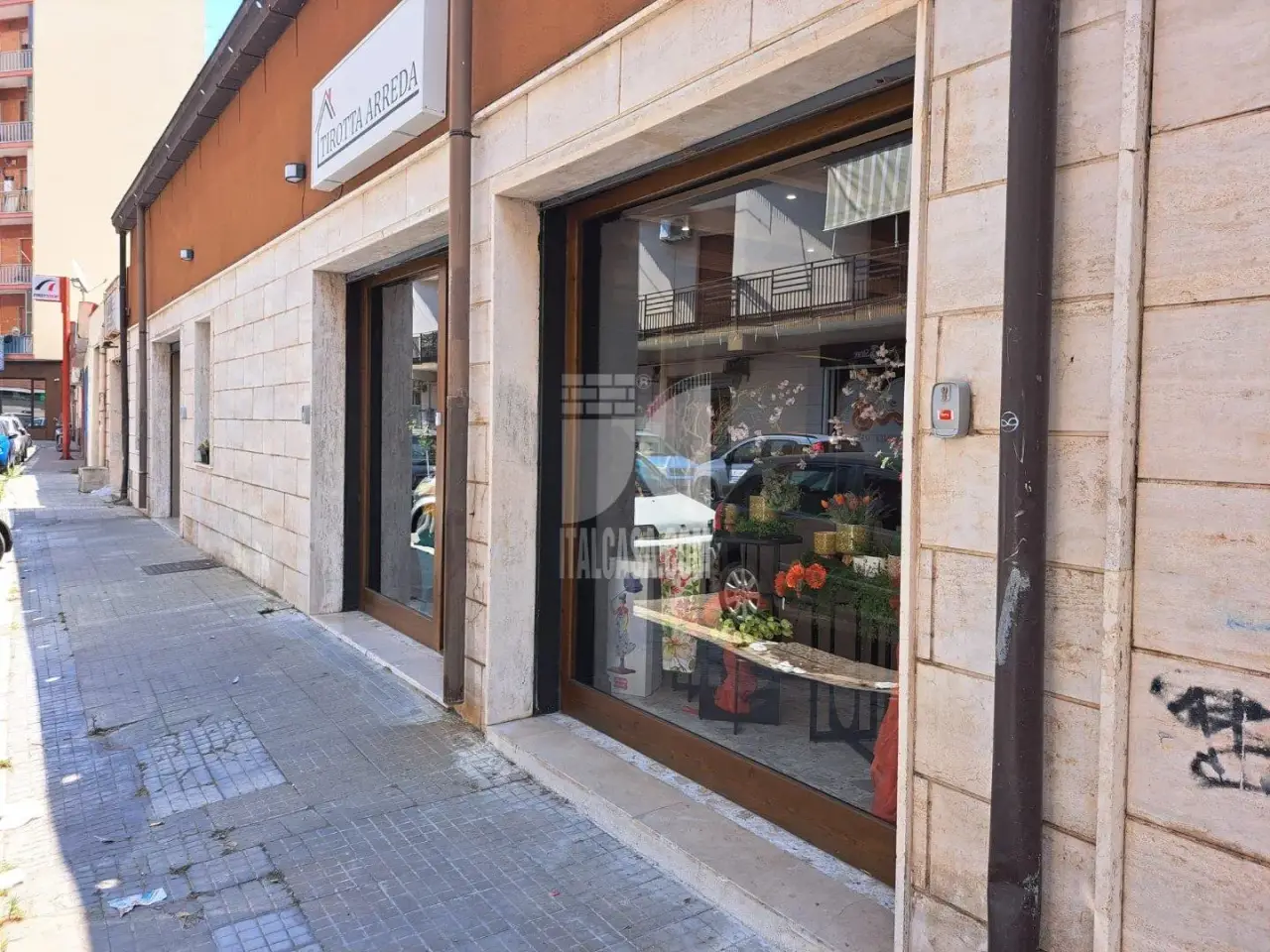 Negozio in Via Mario Nicoletta Trav, Crotone, {3} - Foto 2