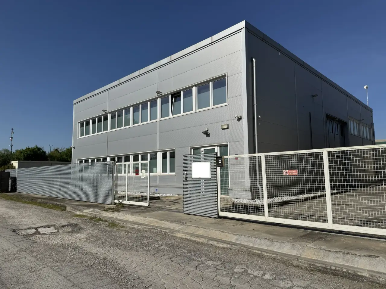 Capannone in Via dell'Industria 11, Cento, {3} - Foto 2