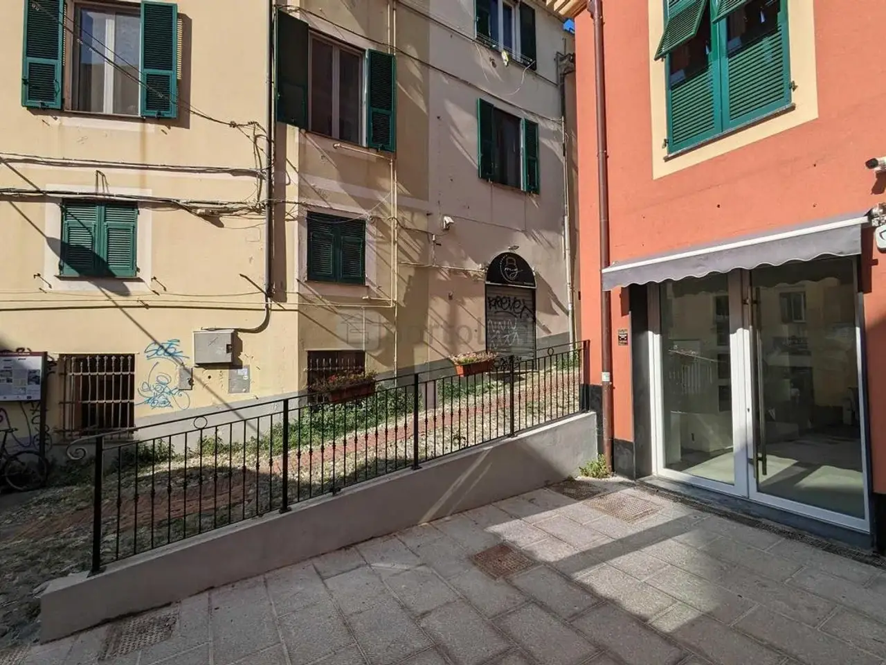 Locale commerciale in Salita della Tosse, Genova, {3} - Foto 1