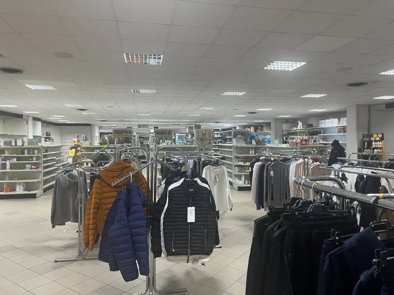 Esercizio commerciale in Via Lunigiana 12, Aulla, {3} - Foto 1