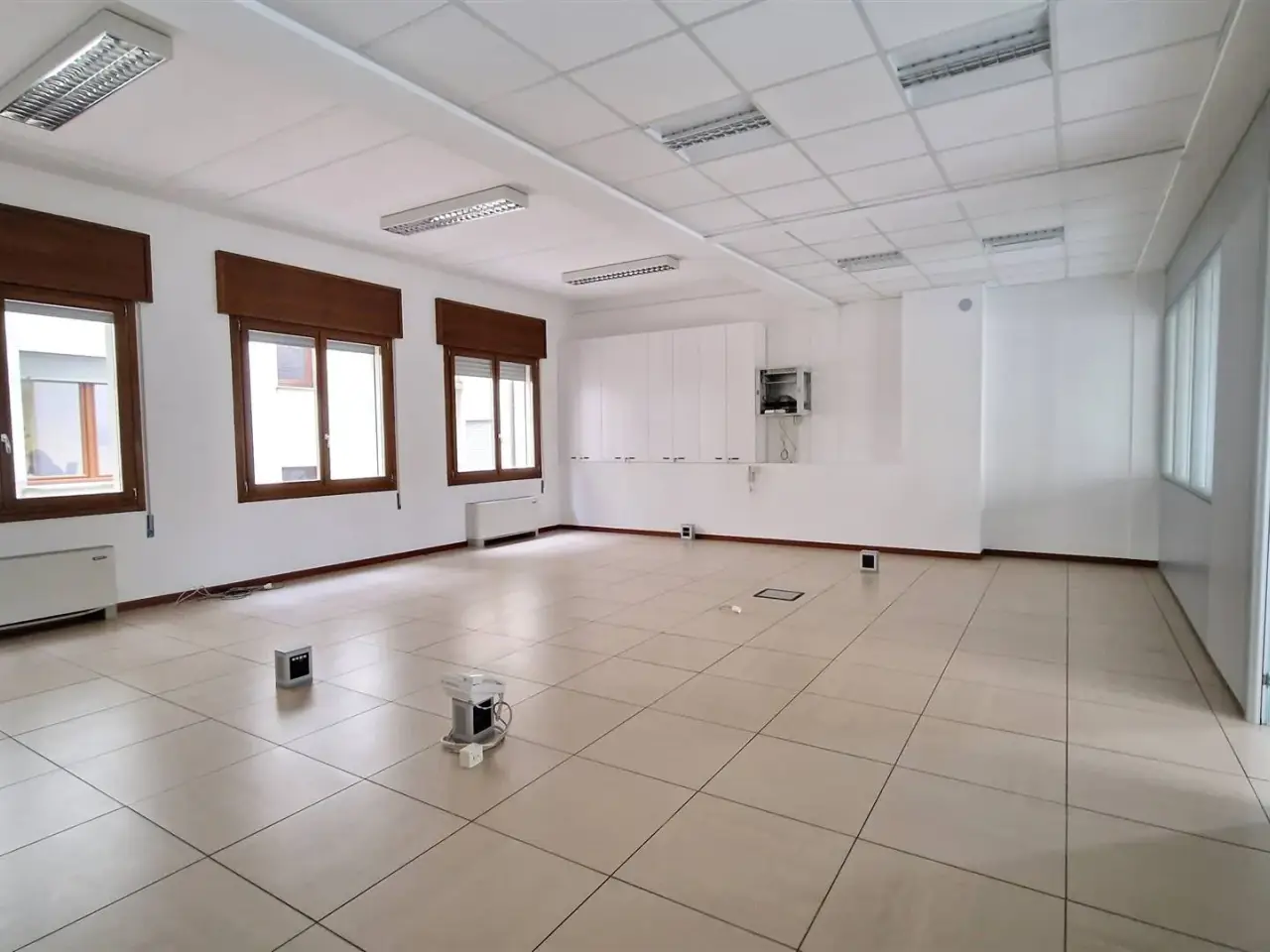 Ufficio in , Este, {3} - Foto 1
