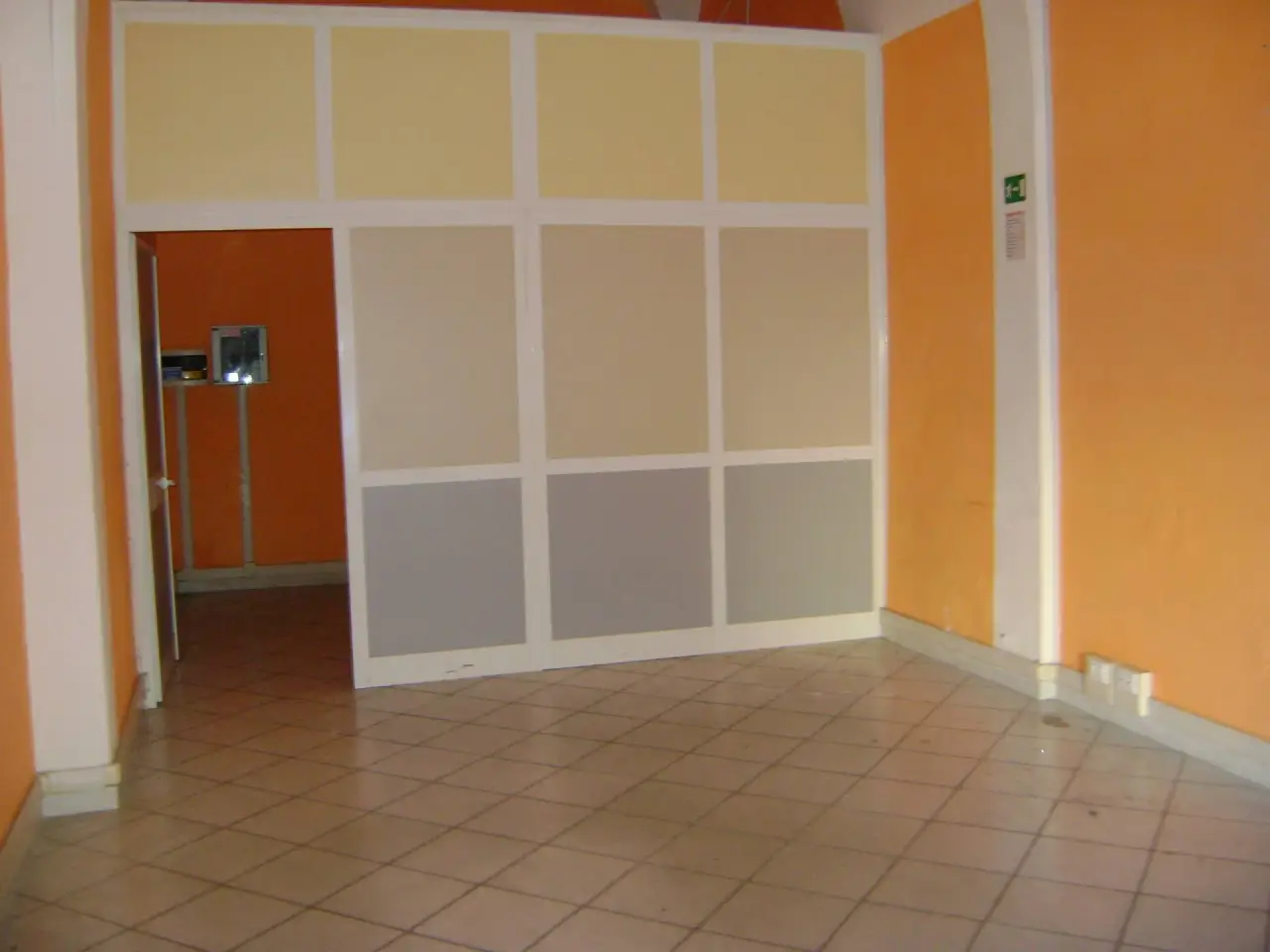 Esercizio commerciale in Piazza Elia Benamozegh, Livorno, {3} - Foto 1