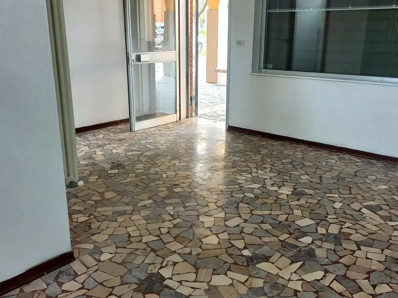Palazzina commerciale in Piazza Grigoris Lambrakis, Bologna, {3} - Foto 2