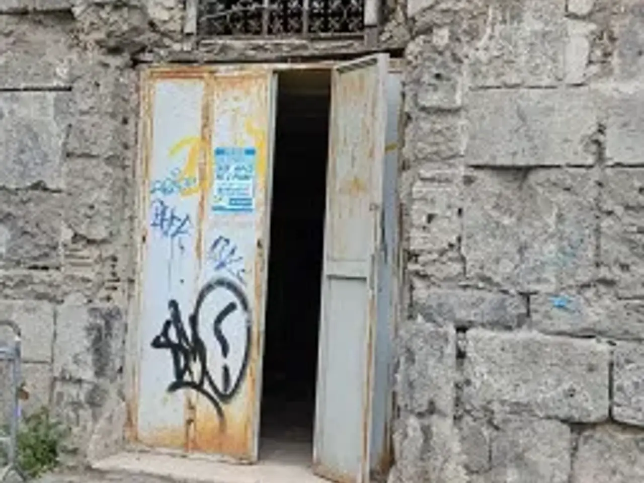 Negozio in Riviera di Chiaia 66a, Napoli, {3} - Foto 2