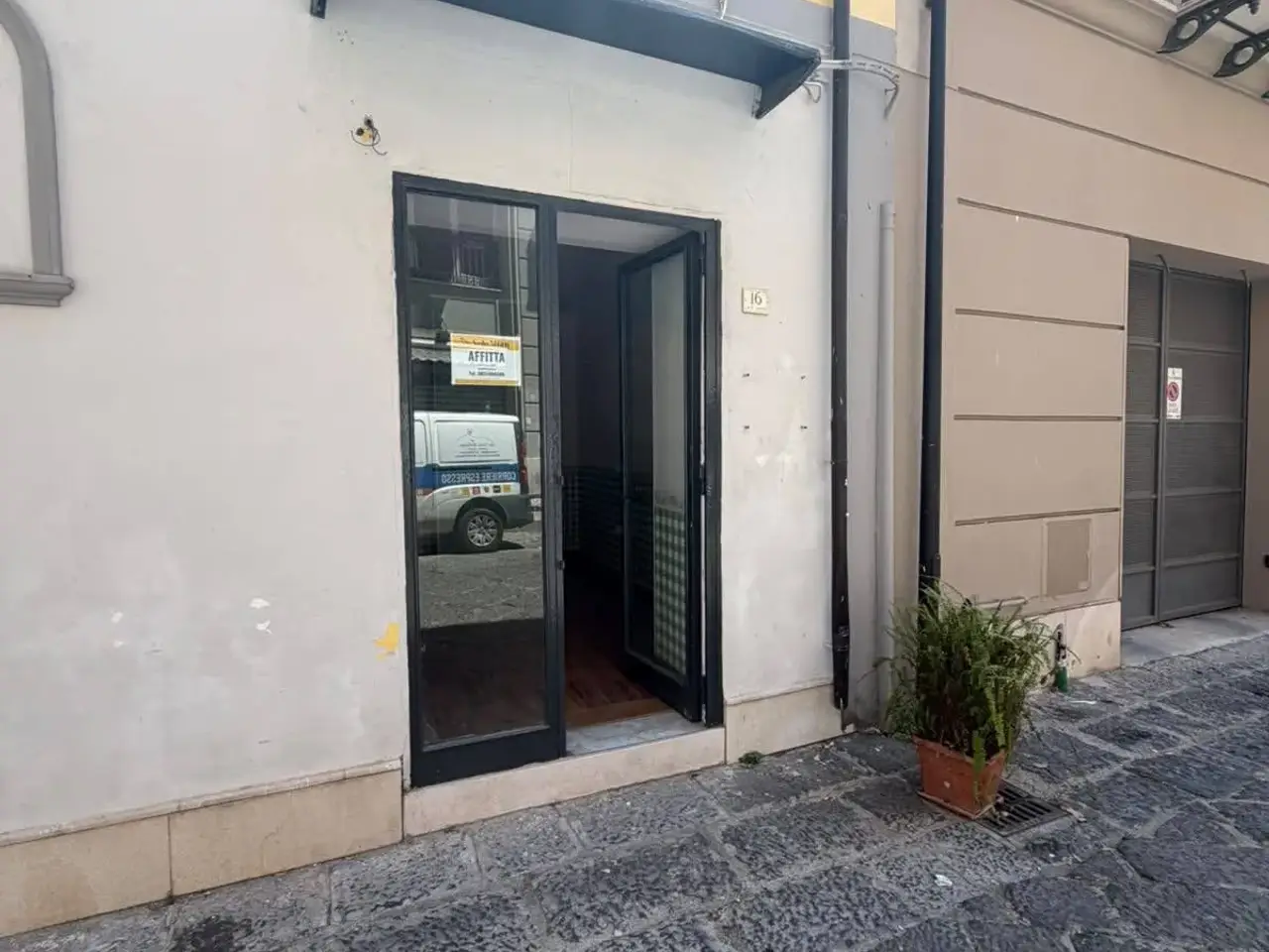 Negozio in Via Leonetti 16, Caserta, {3} - Foto 2