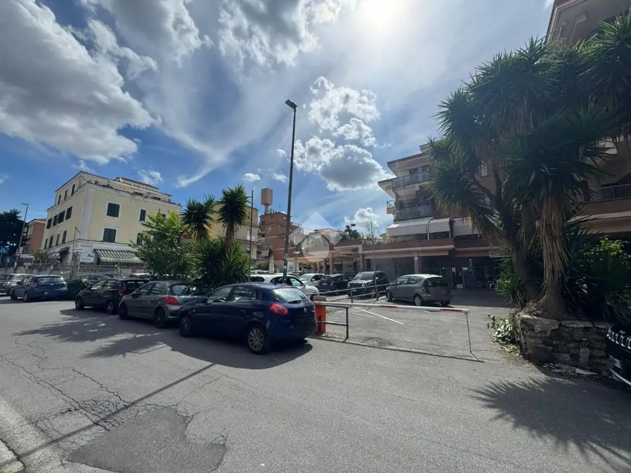 Negozio in Via del Fontanile Arenato 149, Roma, {3} - Foto 1