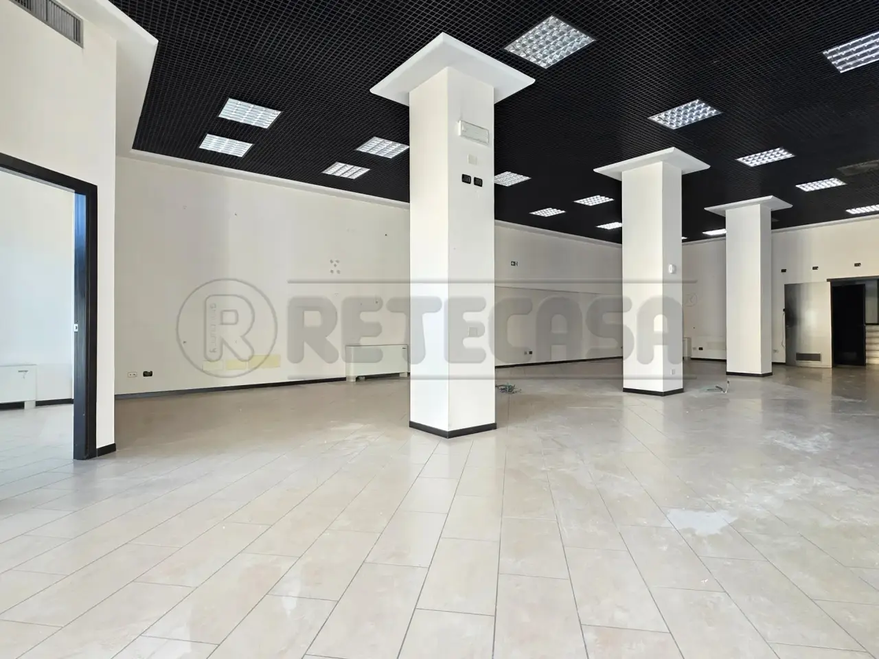 Palazzina commerciale in , Valdagno, {3} - Foto 1