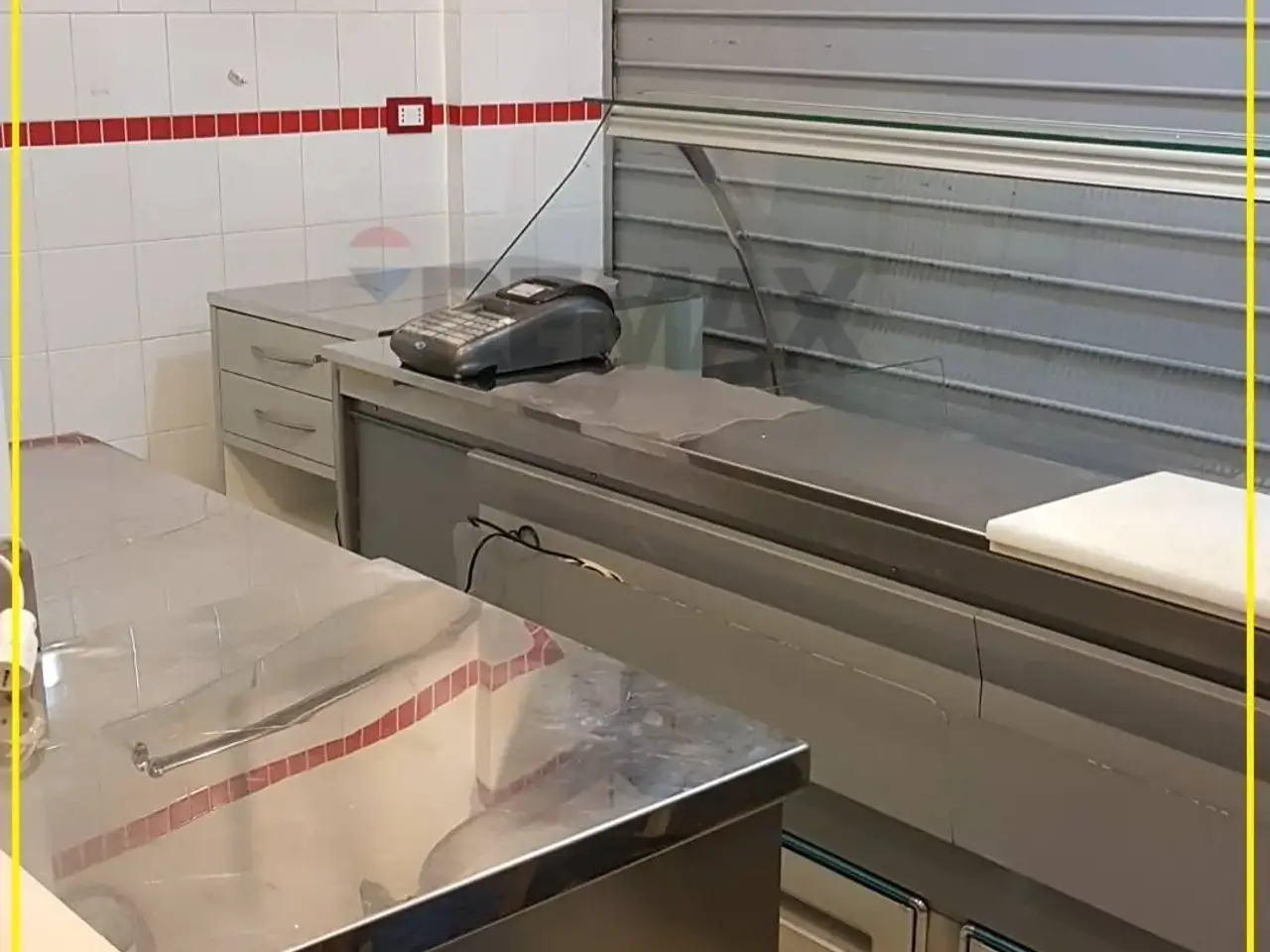 Esercizio commerciale in , Ancona, {3} - Foto 2