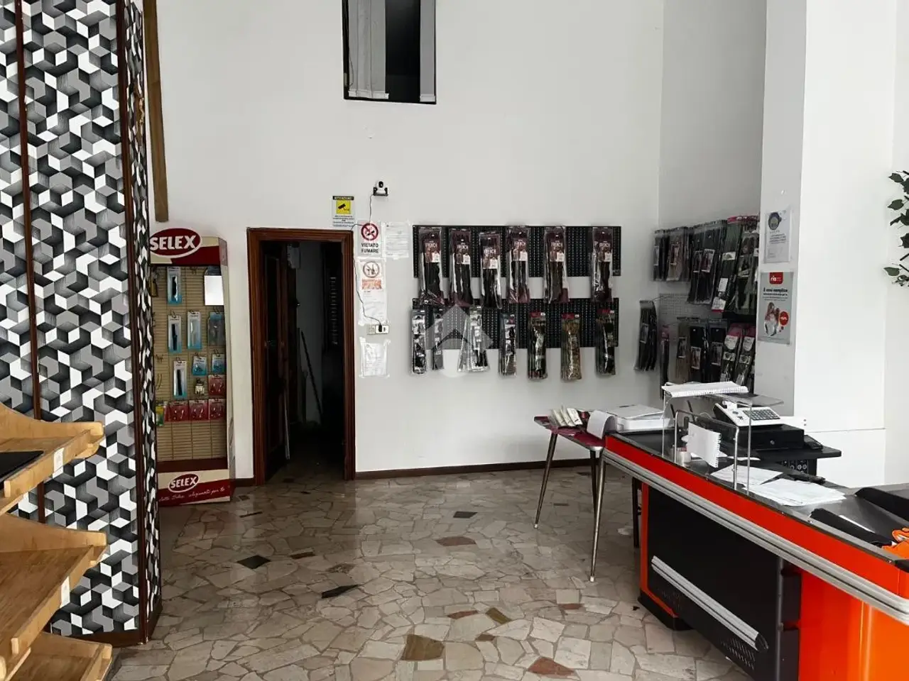 Negozio in Via Massimo d'Azeglio 89, Lumezzane, {3} - Foto 2