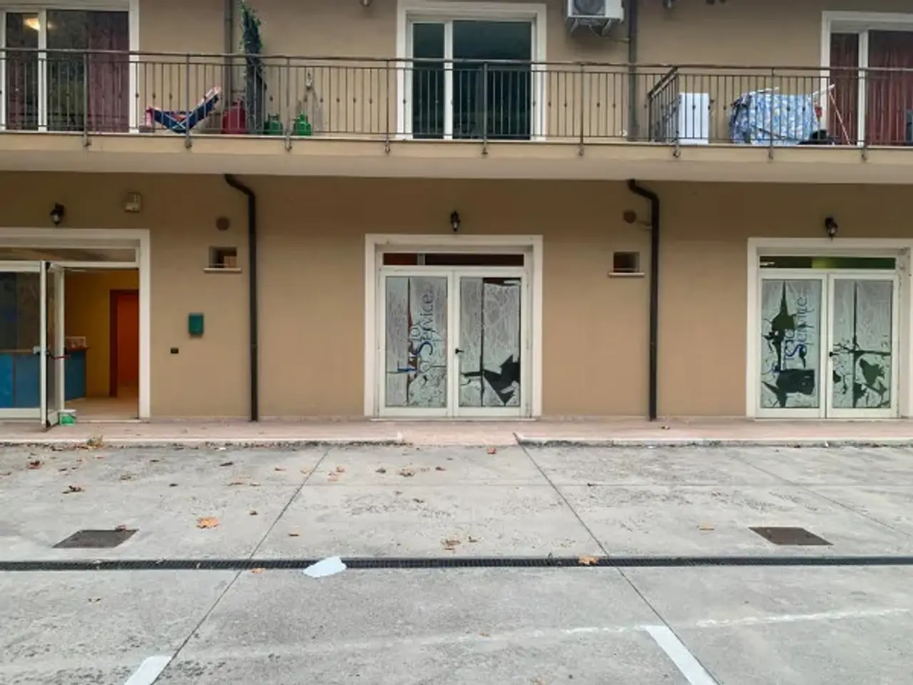 Negozio in Viale Giuseppe Garibaldi, Isola Del Liri, {3} - Foto 2