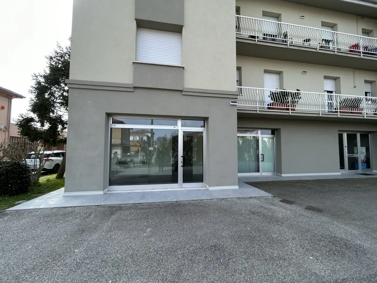 Negozio in Via Dodici Morelli 75, Cento, {3} - Foto 1