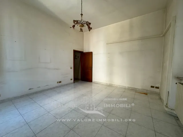 4-room flat in Via Ginori, Livorno - Photo 1