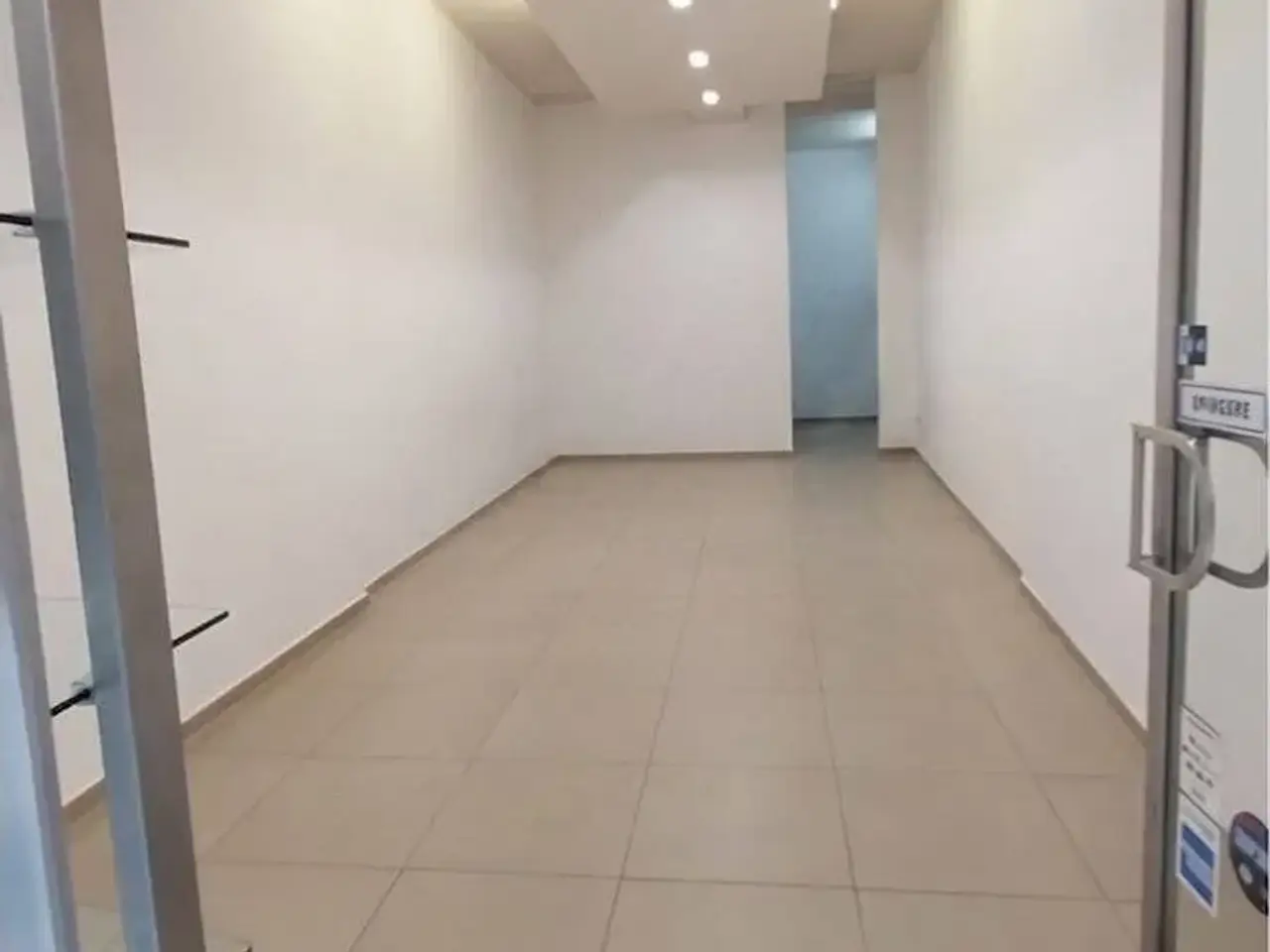 Negozio in Via Portanova 18, Salerno, {3} - Foto 2