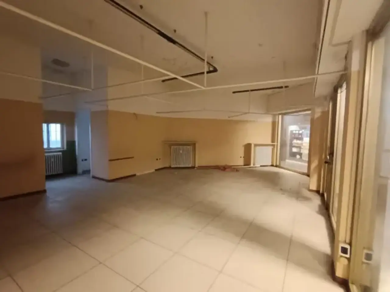 Negozio in Corso Vittorio Alfieri 182, Asti, {3} - Foto 2
