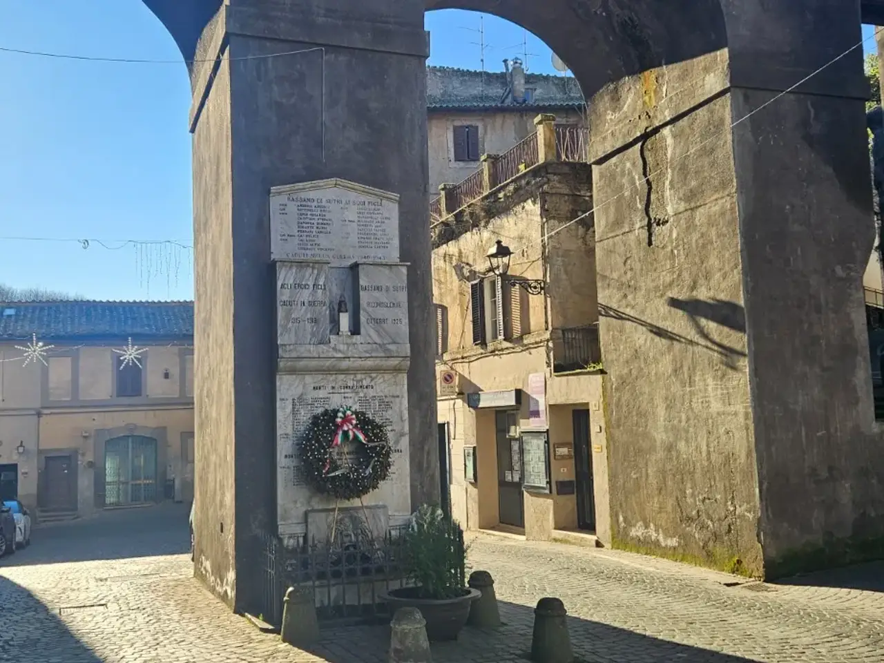 Magazzino in Via M. Buratti 8, Bassano Romano, {3} - Foto 1