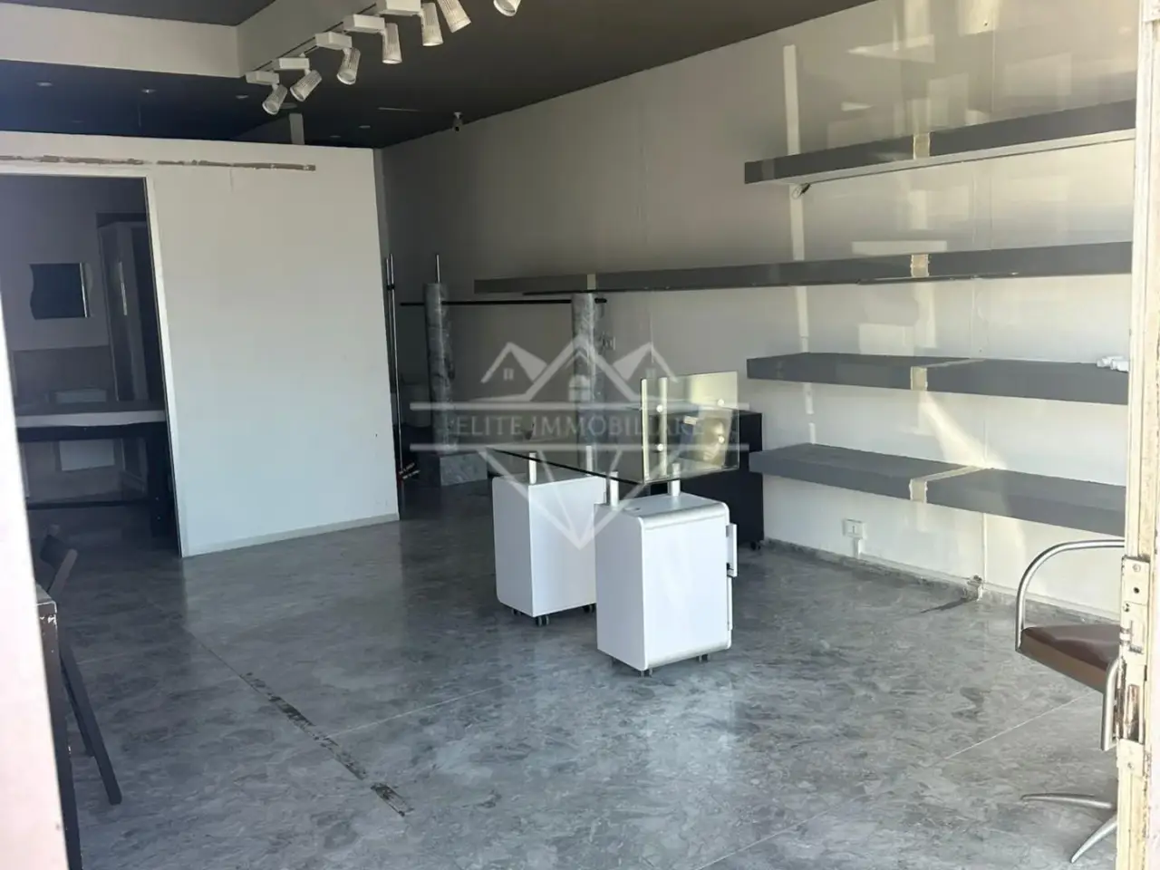 Locale commerciale in , Carrara, {3} - Foto 1