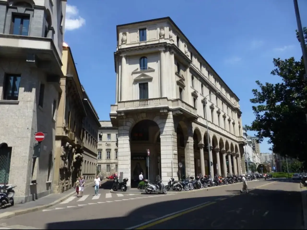 Ufficio in Via degli Omenoni 2, Milano, {3} - Foto 1