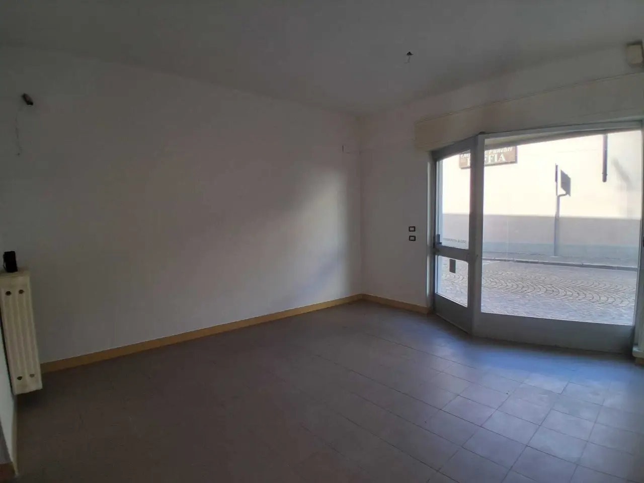 Negozio in Via Azzo Porzio 118, Casalmaggiore, {3} - Foto 1