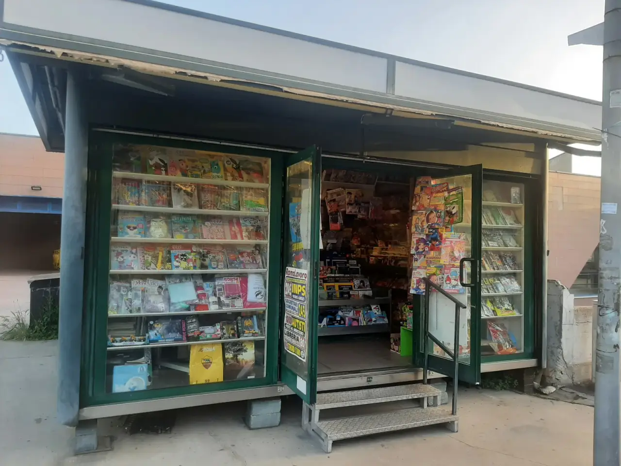 Edicola in Via Copparo, Roma, {3} - Foto 1