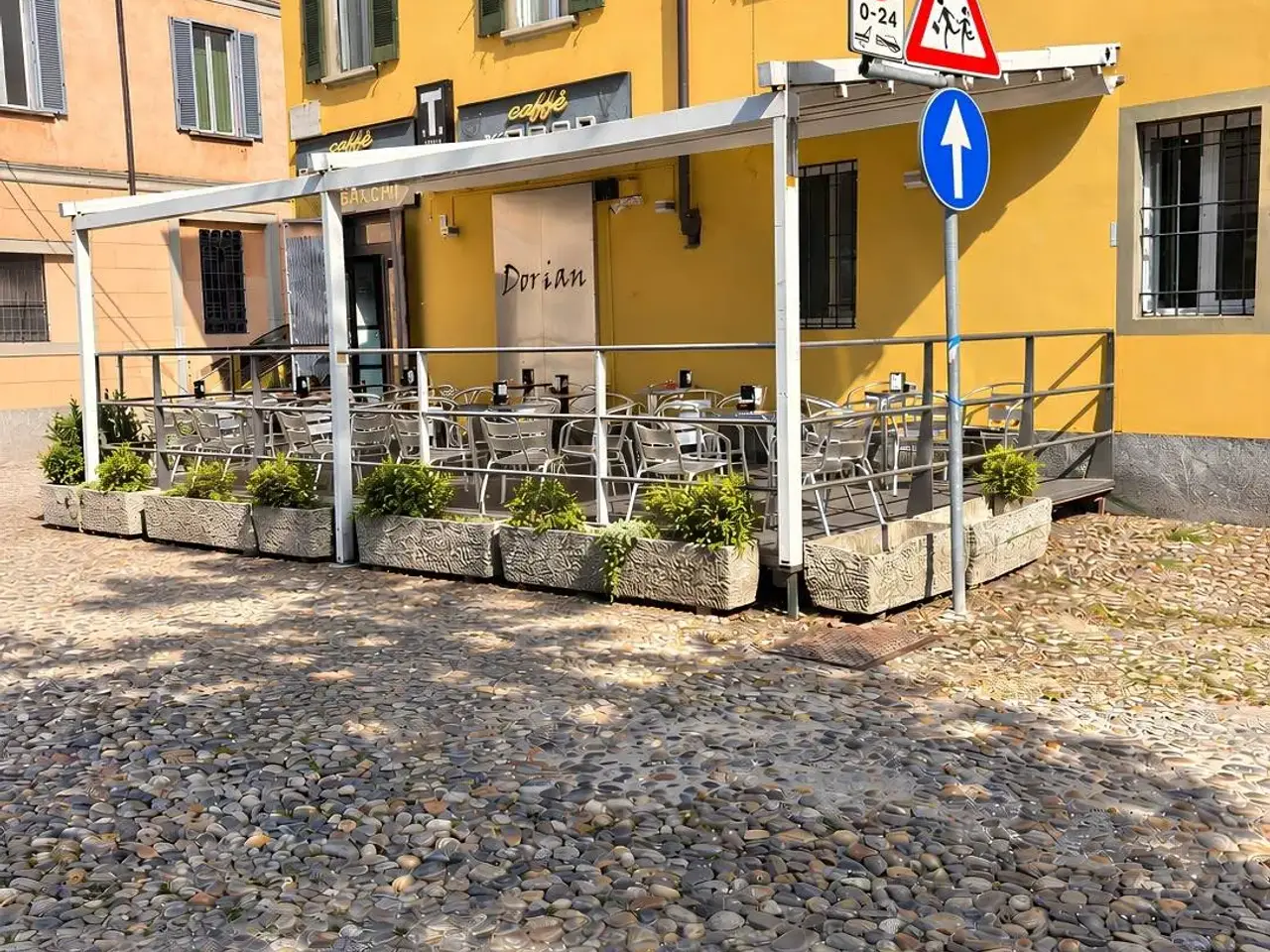 Esercizio commerciale in Via Porta Nuova 1, Pavia, {3} - Foto 1