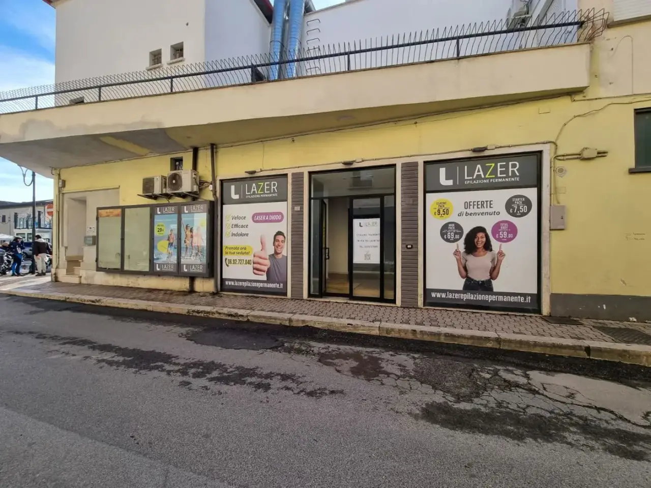 Negozio in Via Alberico Carboni 7, Aprilia, {3} - Foto 1