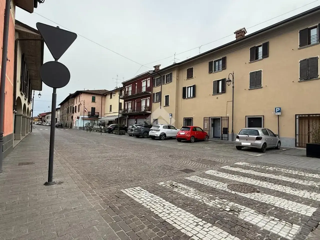 Palazzina commerciale in Via IV Novembre 24, Urago D'Oglio, {3} - Foto 2