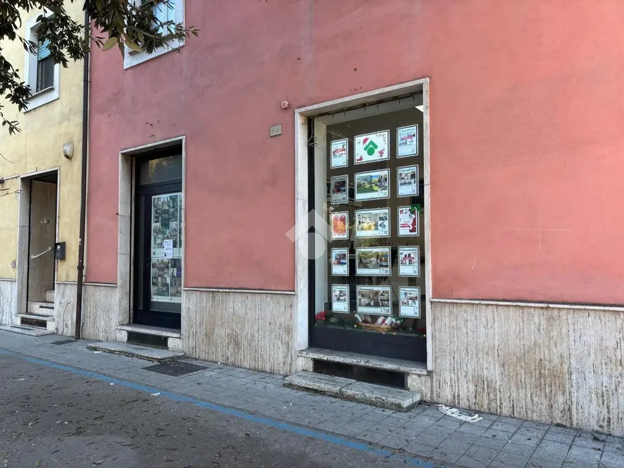 Negozio in Viale Campofregoso 62, Terni, {3} - Foto 1