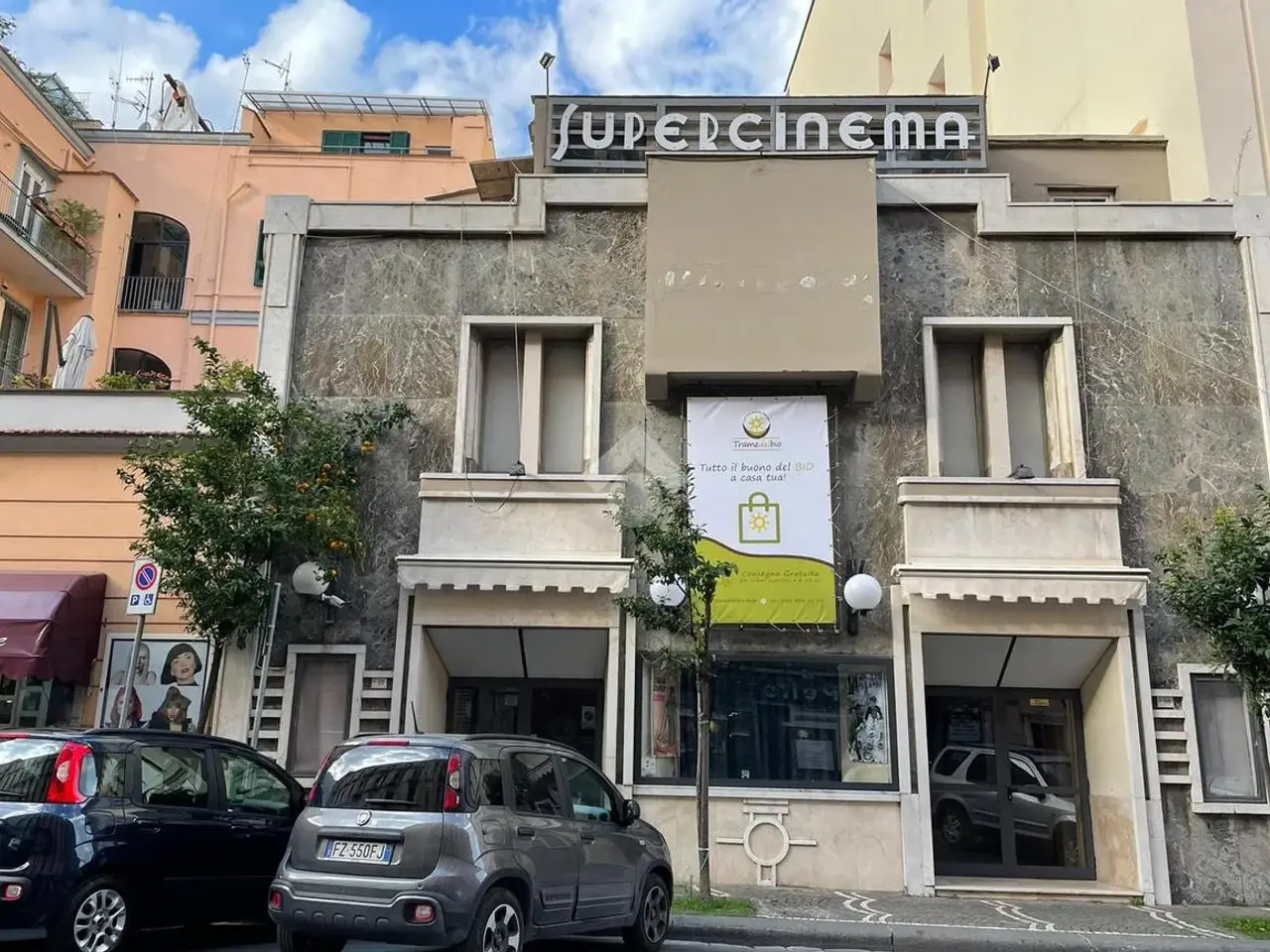 Palazzina commerciale in Corso Vittorio Emanuele 97, Castellammare Di Stabia, {3} - Foto 1