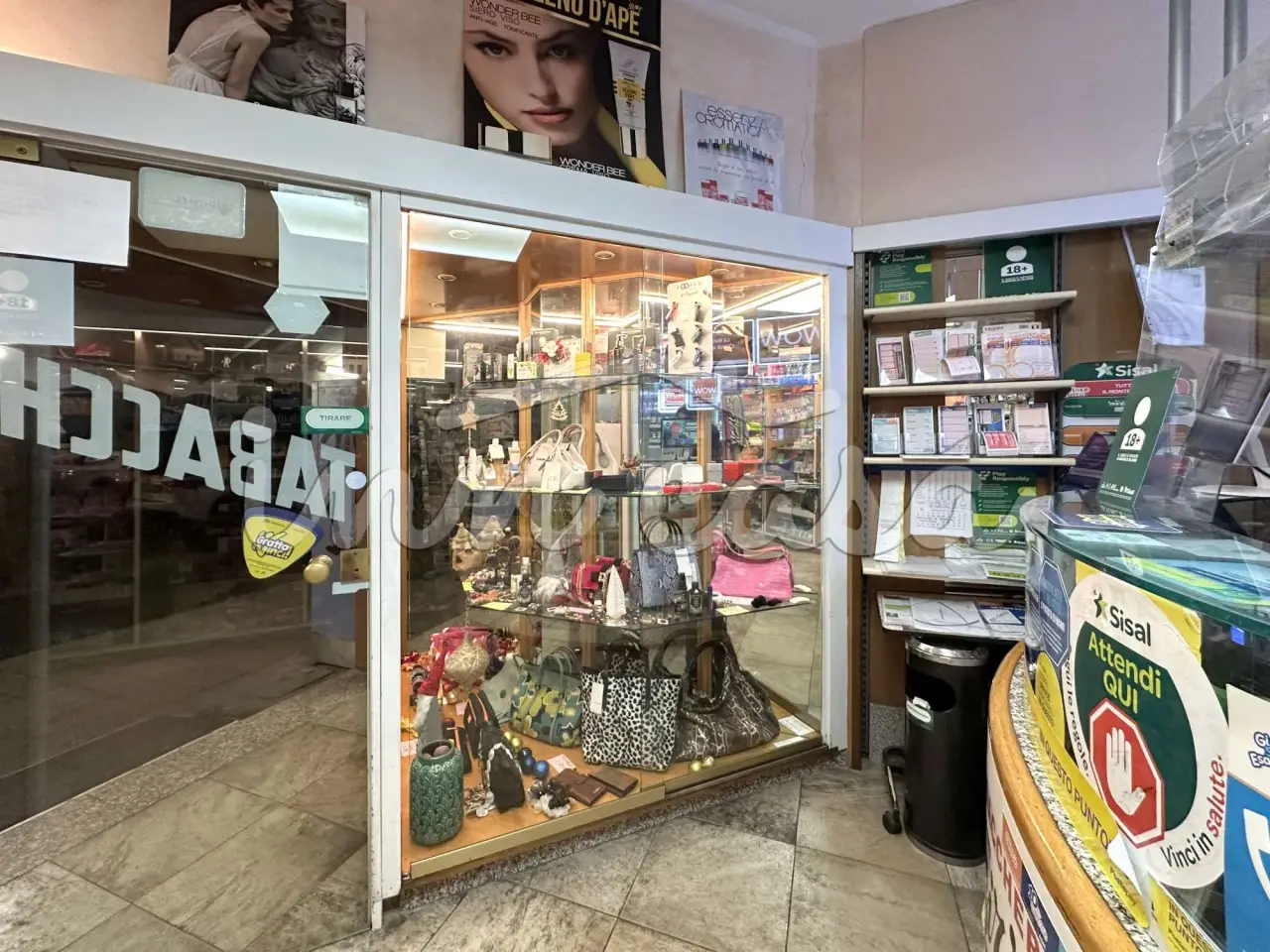 Tabaccheria in , Bologna, {3} - Foto 2