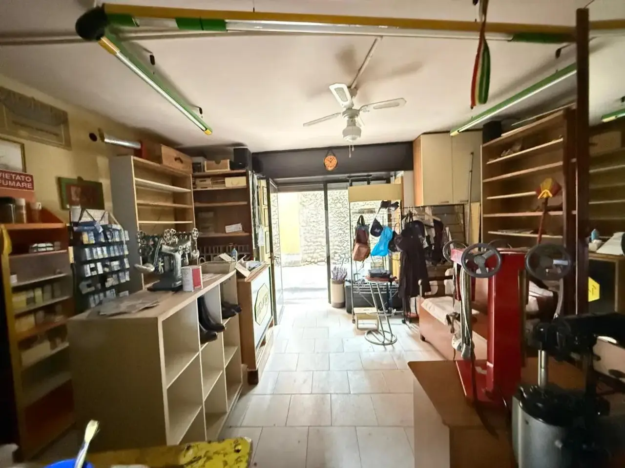 Negozio in Via Giacomo Venezian, Seriate, {3} - Foto 1