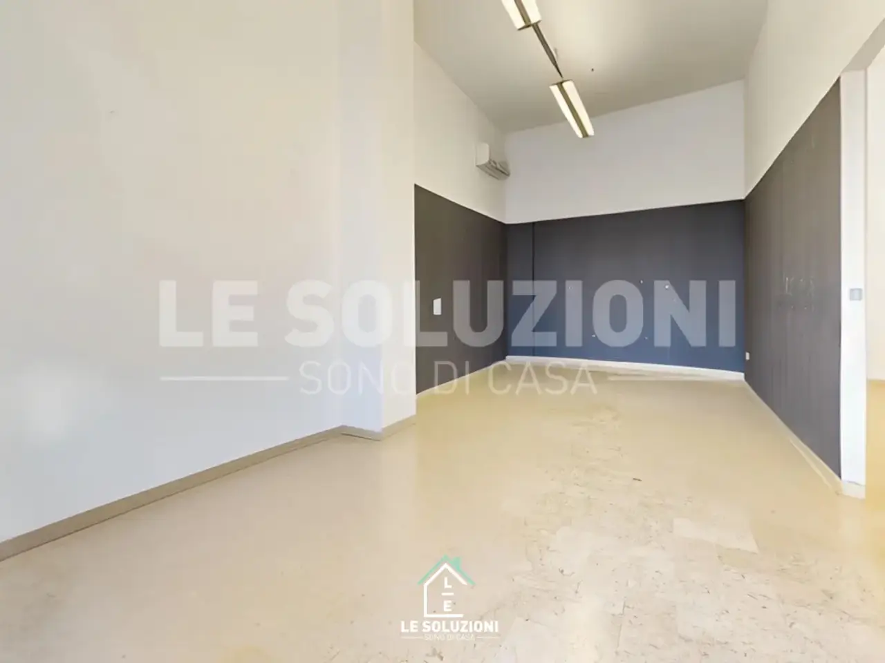 Magazzino in Via Giuseppe Chiantera 5-7, Monopoli, {3} - Foto 2