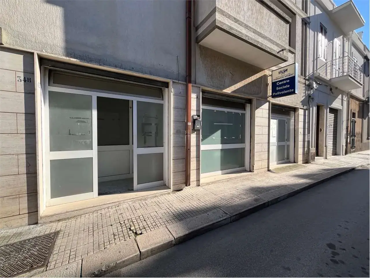 Locale commerciale in Via Monte Sabotino, 34, 72100 Brindisi, Brindisi, {3} - Foto 1