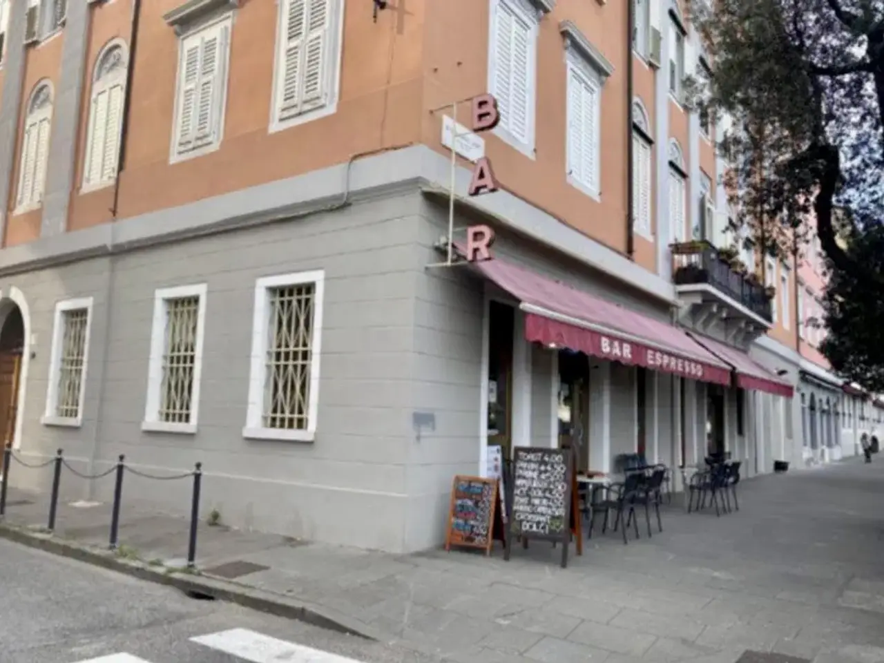 Azienda in , Trieste, {3} - Foto 1
