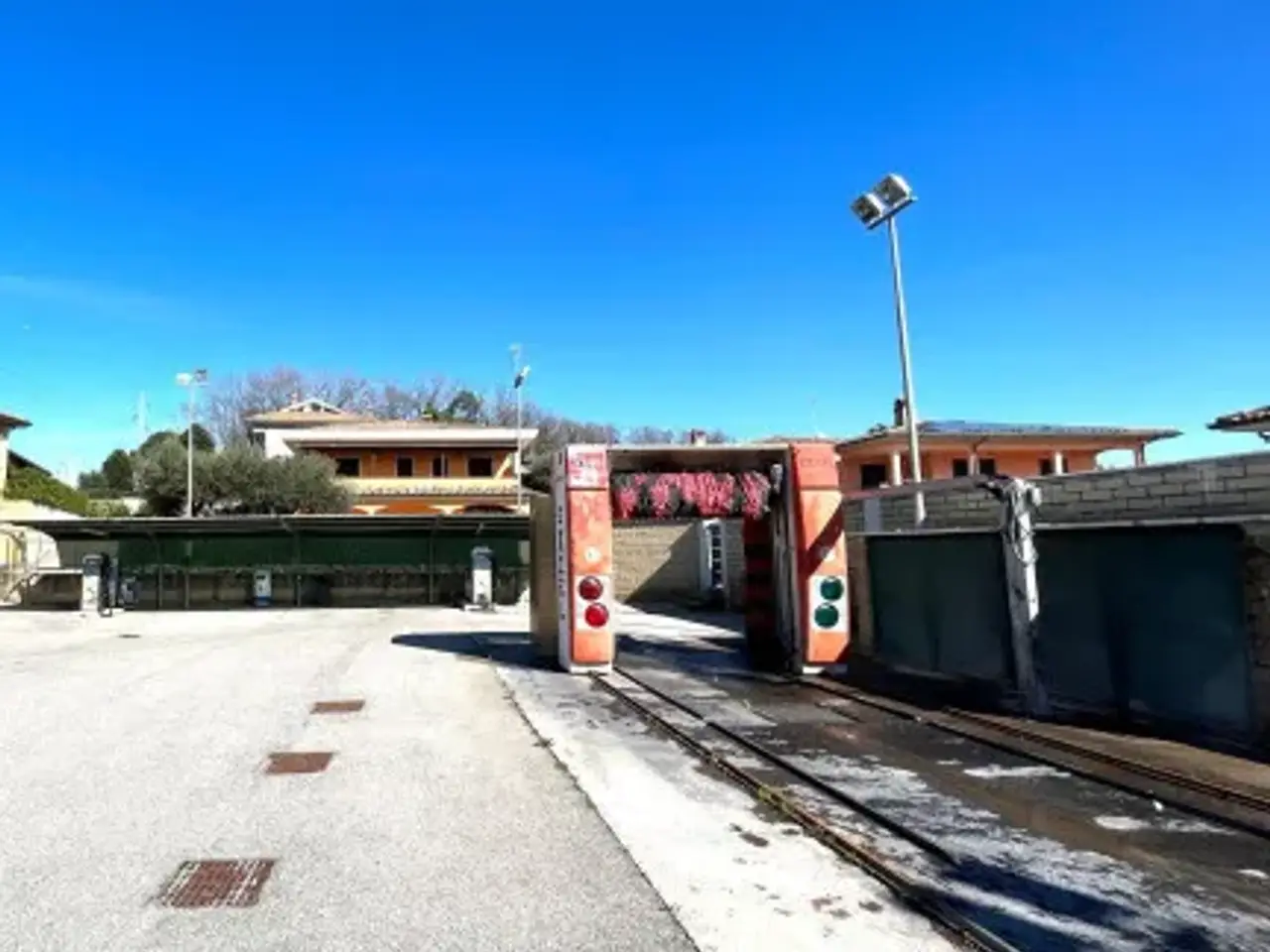 Autolavaggio in Via Dante, Anzio, {3} - Foto 1