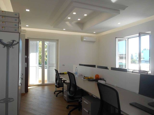 Shared office in Strada Statale Sannitica, Casoria - Photo 1