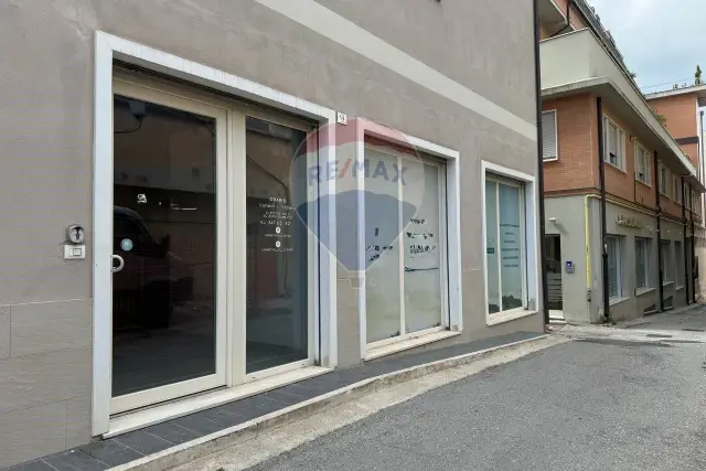 Geschäft in Via Celestino V 9, L'Aquila - Foto 1