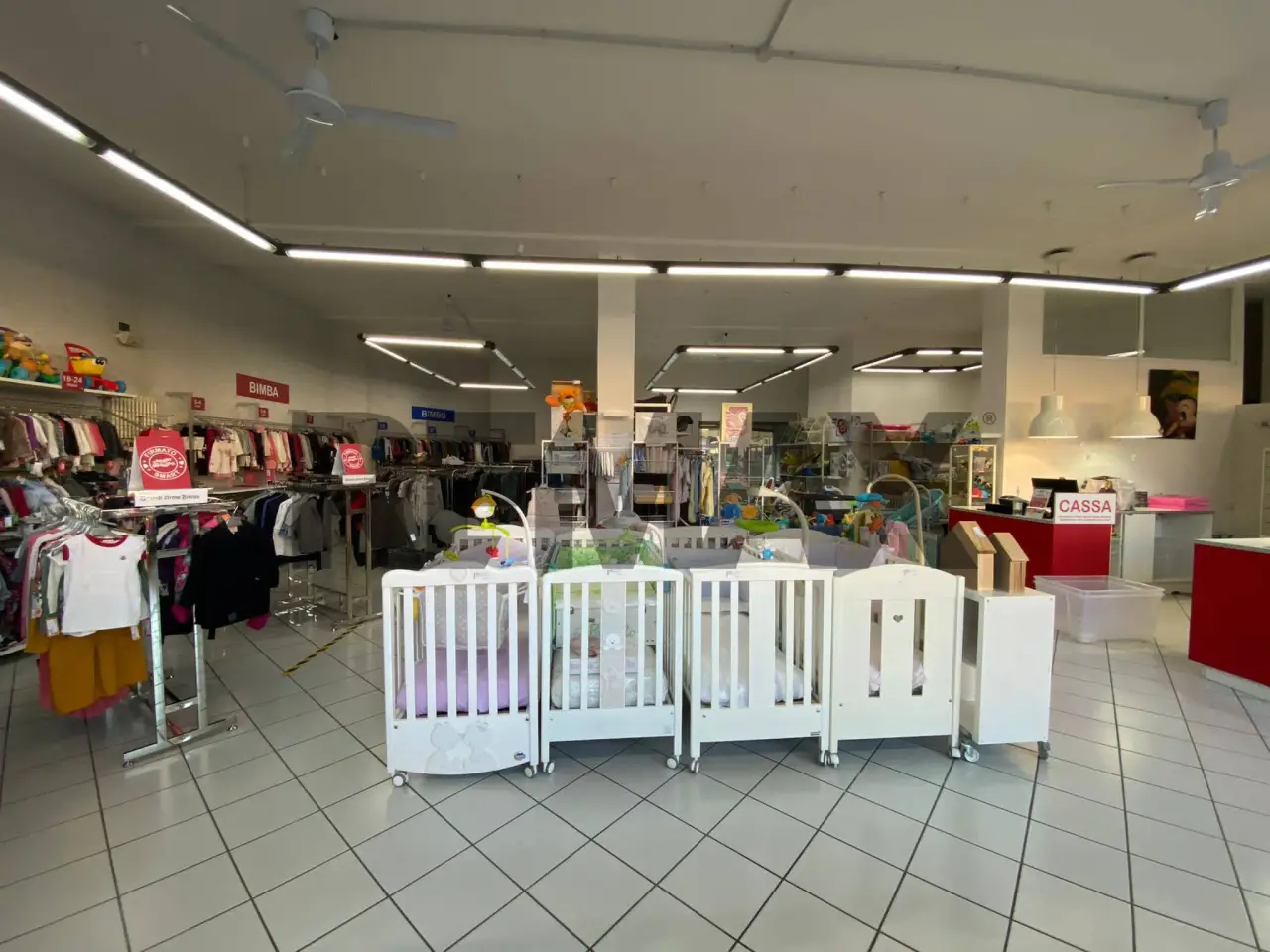 Esercizio commerciale in Via Cappuccini 3, Gallarate, {3} - Foto 1